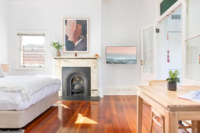 Elegant Studio with Sunny Kitchen 25 min from CBD